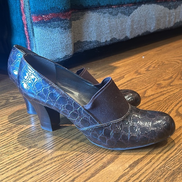 Vintage Dark maroon snake skin design 4-inch heel - Picture 2 of 5